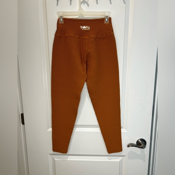 Booty by Brabants Mustard Yellow Croco Skin Workout Leggings - Picture 6 of 11